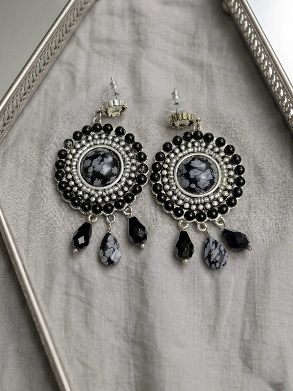 90’s Chico’s Snowflake Obsidian Medallion Earrings Vintage